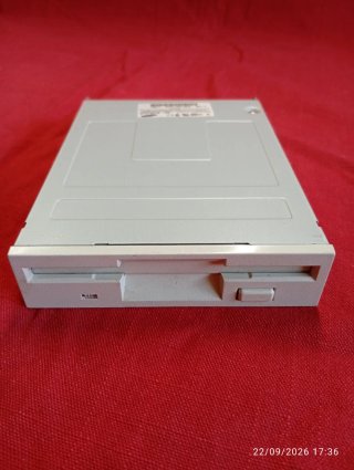 Disquetera interna para Floppys