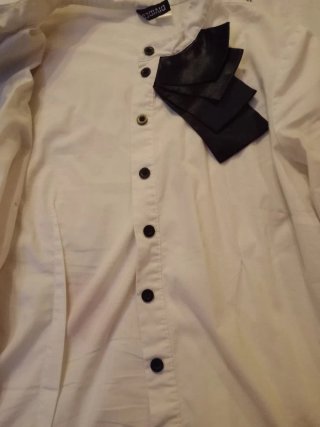 Camisa blanca con lazo negro Talla M