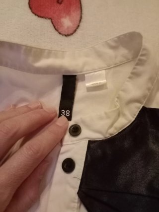 Camisa blanca con lazo negro Talla M