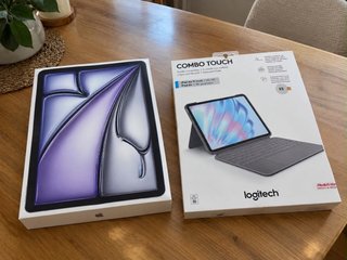 iPad Air 11” M3 + Logitech Combo Touch