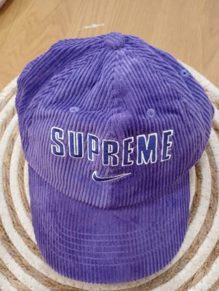 Gorra Supreme Camp Cap Morada. Talla única. A