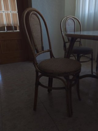 Mesa de Comedor con 4 Sillas de Ratán