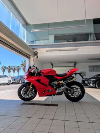 Ducati Panigale V2 S 2025 Roja