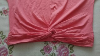 Camiseta rosa anudada manga corta