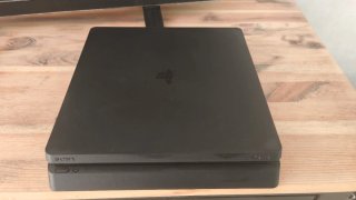 Se vende o cambia ps4 Slim especial . Preguntar