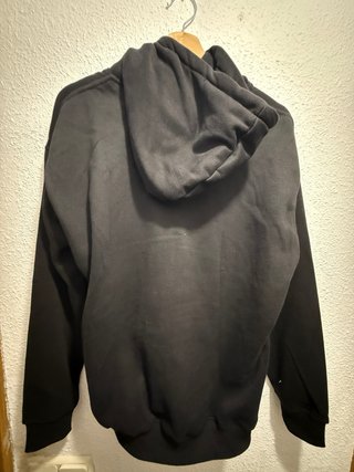 Sudadera Negra con Capucha