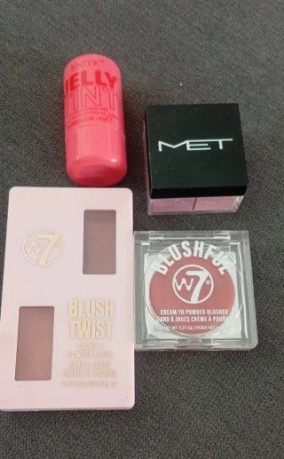 Lote de 4 productos de maquillaje