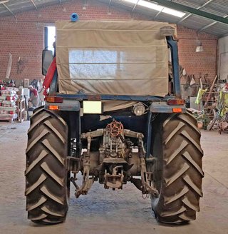 Tractor Ebro 6079 con lote.