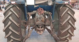Tractor Ebro 6079 con lote.