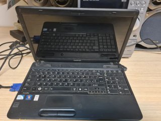 Notebook Toshiba Satellite rotto per ricambi