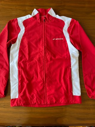 2 Cortavientos impermeable Brooks rojo y azul