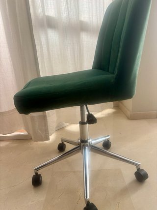Silla de despacho de terciopelo verde y aluminio