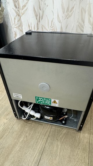 Mini Nevera UniversalBlue 48L Negra