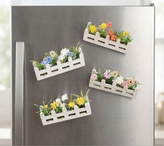 Imán decorativo, jardinera con flores.