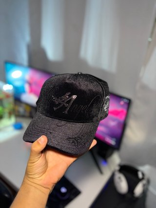 Gorra Negra con Detalle de Pedrería