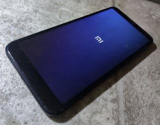 Xiaomi Redmi 5 Plus (32 GB + 3 GB ram)