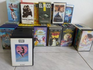 Lote 17 DVD y 77 VHS Películas Varias