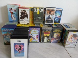 Lote 17 DVD y 77 VHS Películas Varias