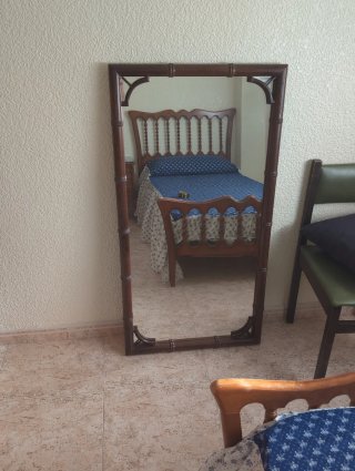 Espejo de Pared con Marco de Madera