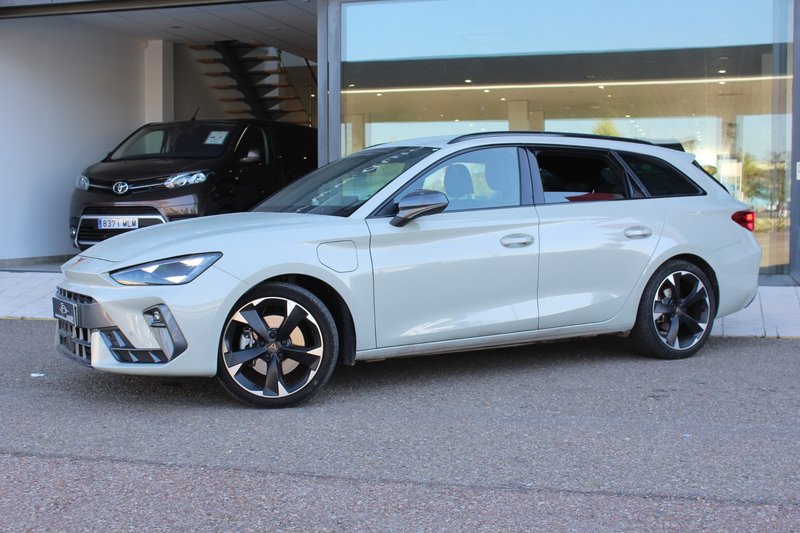 Cupra León 2025, foto 2