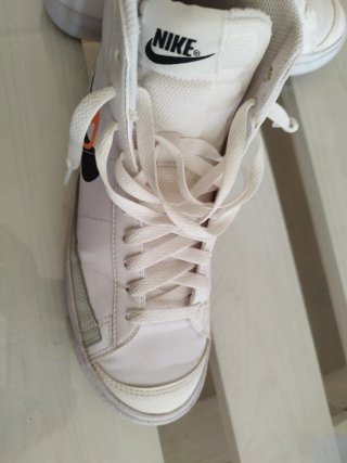Zapatillas Nike tipo bota blancas casi nuevas