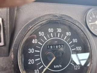 Camión Basculante Nissan