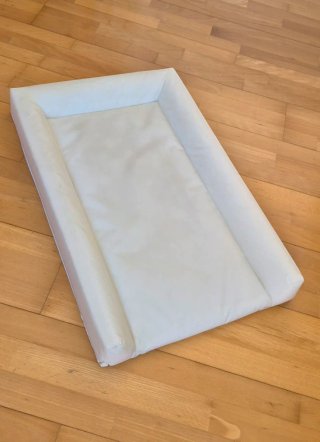 Cambiador Ikea con funda de algodón