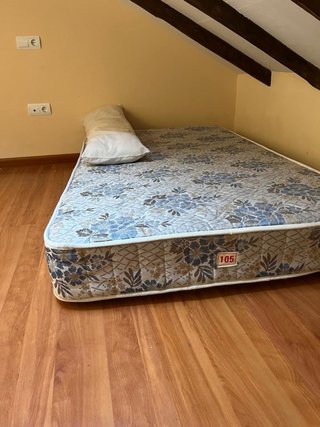 Colchón y almohada floral