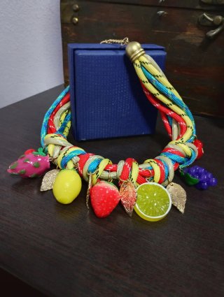 Collar de Cuerdas con Abalorios de Frutas