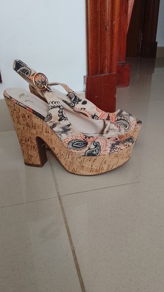 Zapatos de tacón con plataforma