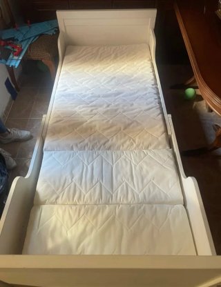 Cama infantil extensible Ikea con colchón