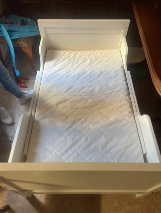 Cama infantil extensible Ikea con colchón