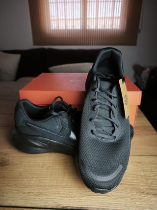 Nike Revolution 7 Triple Black Running Shoes - Siz