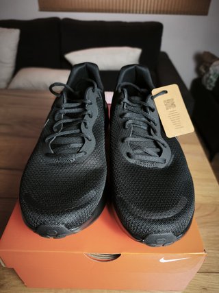 Nike Revolution 7 Triple Black Running Shoes - Siz