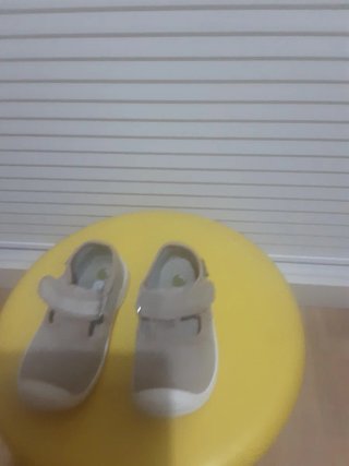 Zapatos Gorila Beige Talla 23