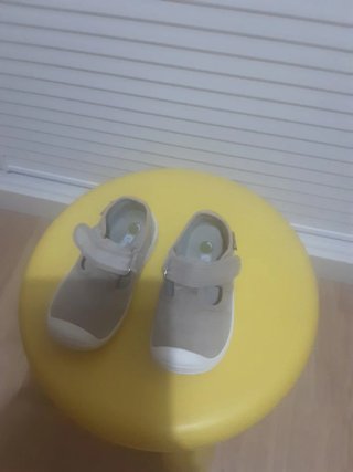 Zapatos Gorila Beige Talla 23