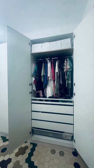 Armario blanco de madera