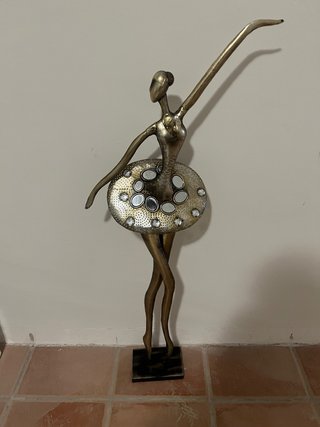 Figura Bailarina Metal Decorativa