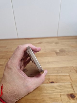 iPhone 16 Pro 256GB Dorado 94% de bateria.