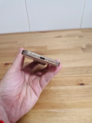 iPhone 16 Pro 256GB Dorado 94% de bateria.