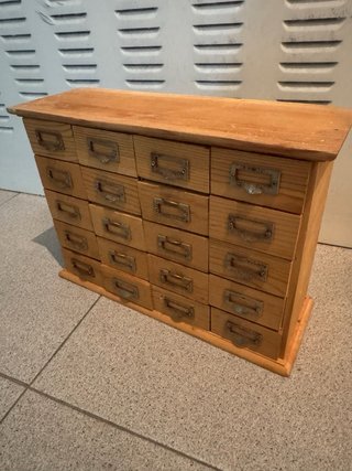 Cajonera antigua madera monedas joyas 20 cajones