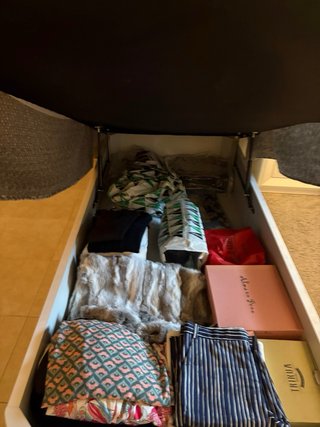 Conjunto 2 cabeceros, canapés, colchones y mesilla
