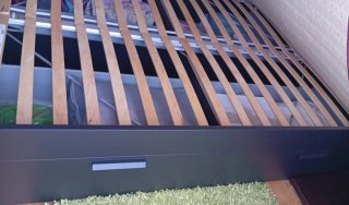 Dormitorio completo: cama, cabecero y mesillas