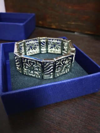 Pulsera Plateada con Eslabones Calados