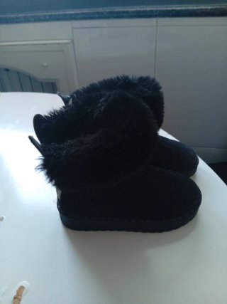 Botas de niña negras con pelo tipo UGG