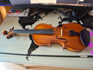 Violín con funda y arco