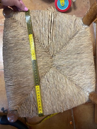 Silla de madera y mimbre antigua
