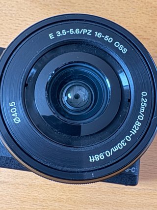 Sony Alpha 5100 + Lente 16-50mm