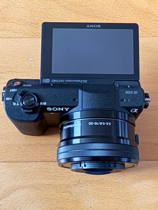 Sony Alpha 5100 + Lente 16-50mm
