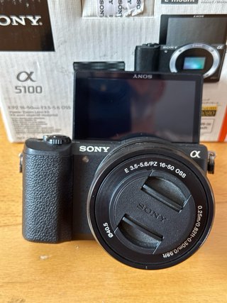 Sony Alpha 5100 + Lente 16-50mm